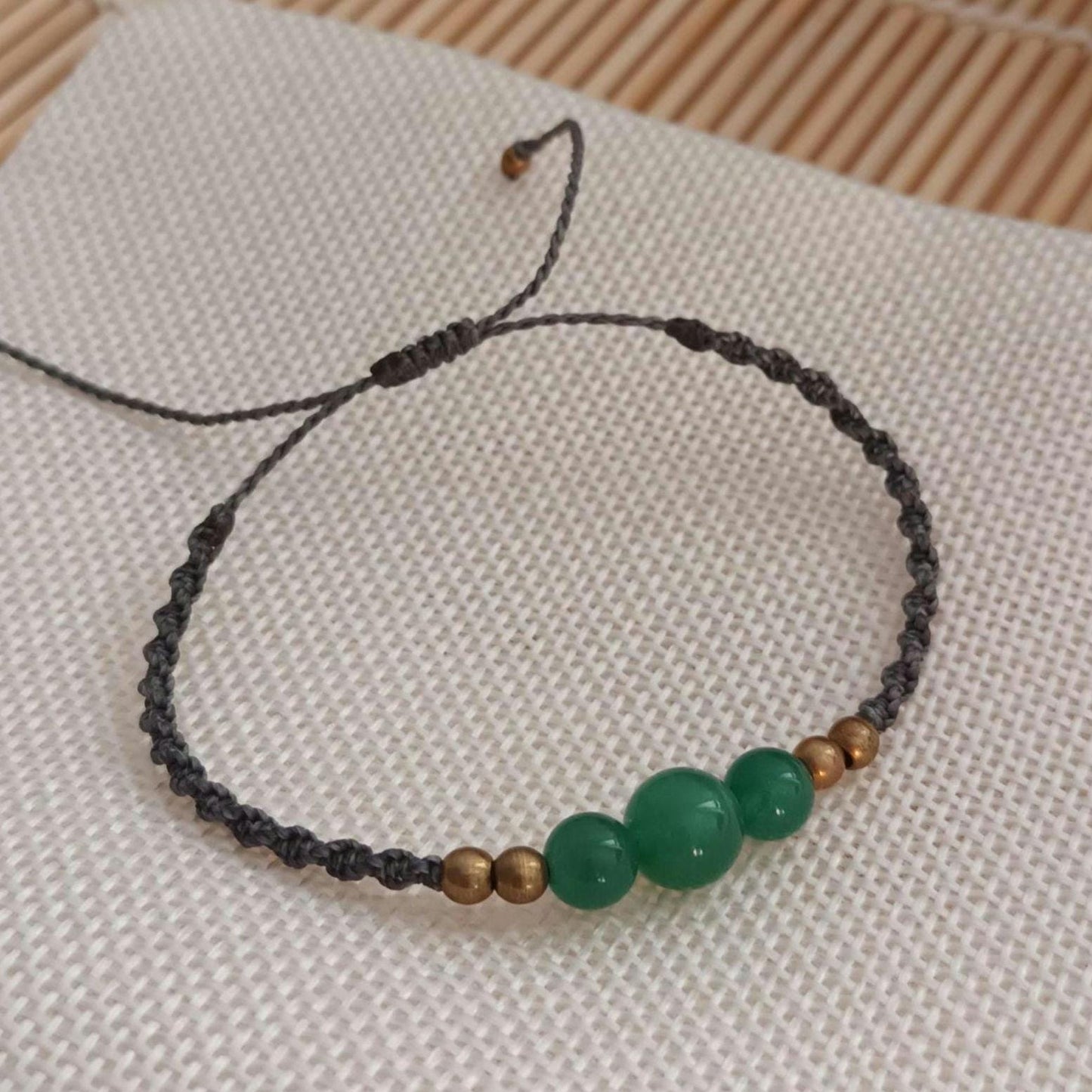 Bracelet micro‑macramé réglable – aventurine verte et laiton