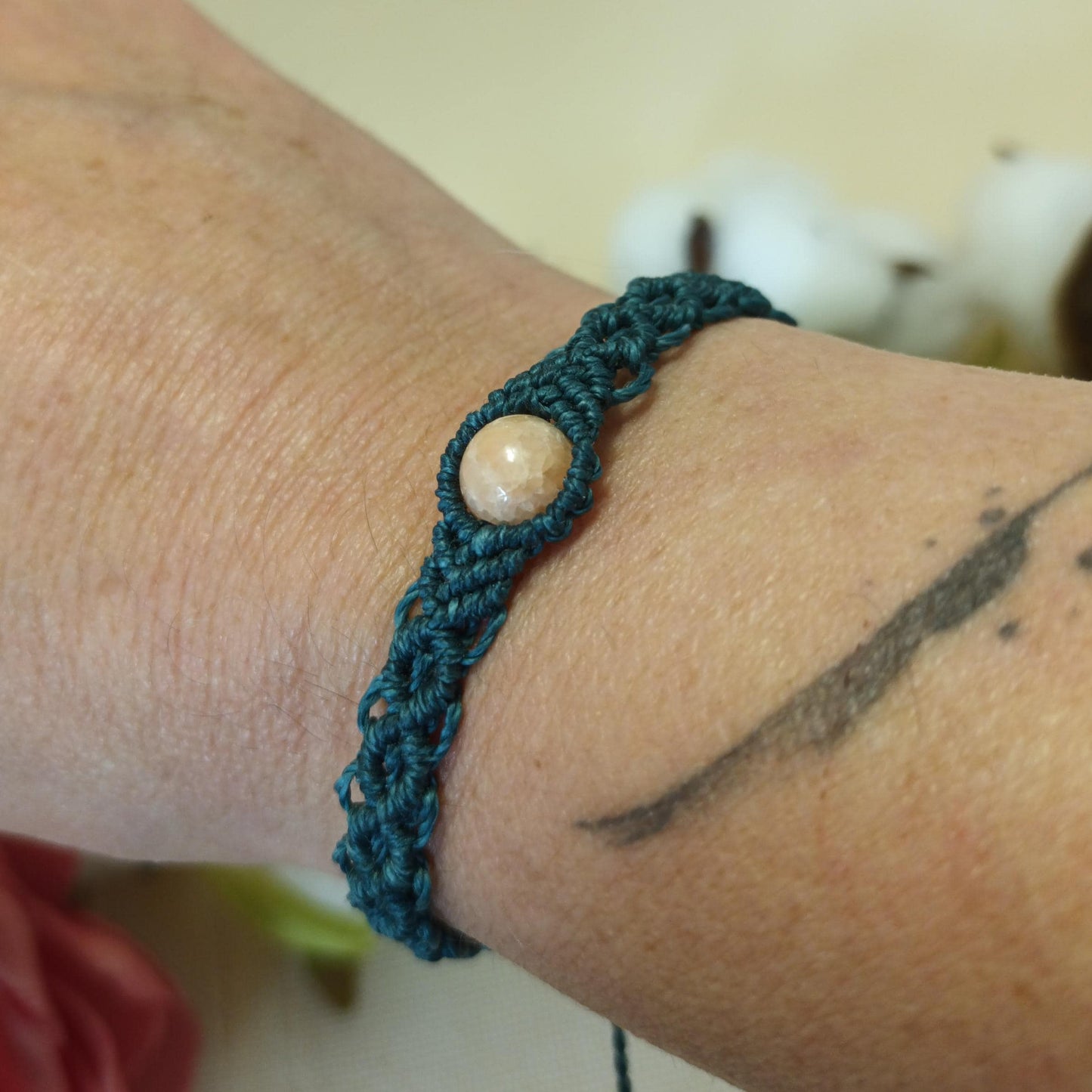 Bracelet pierre de soleil - micro-macramé - réglable