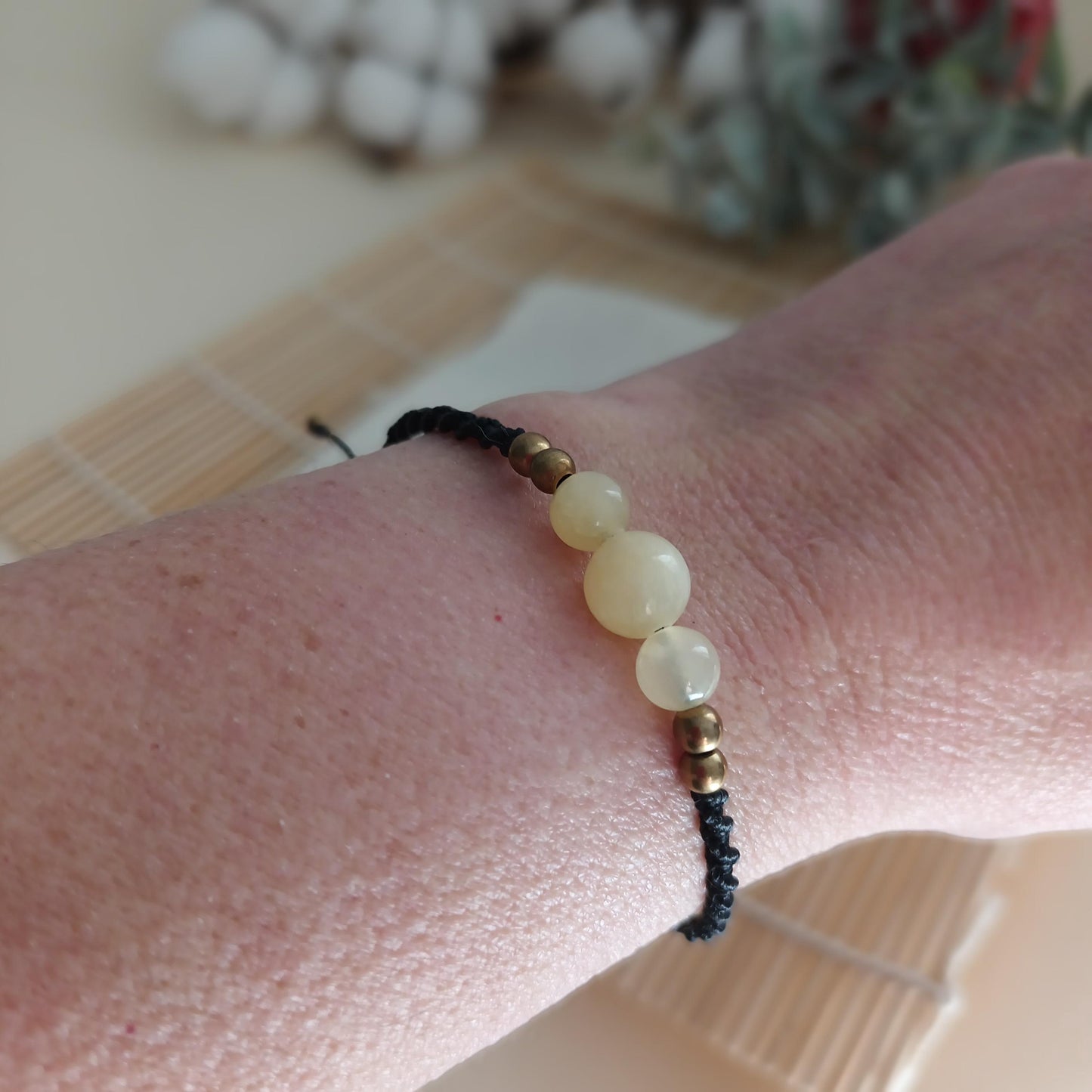Bracelet micro‑macramé calcite jaune – perles 8 mm et 6 mm – ajustable