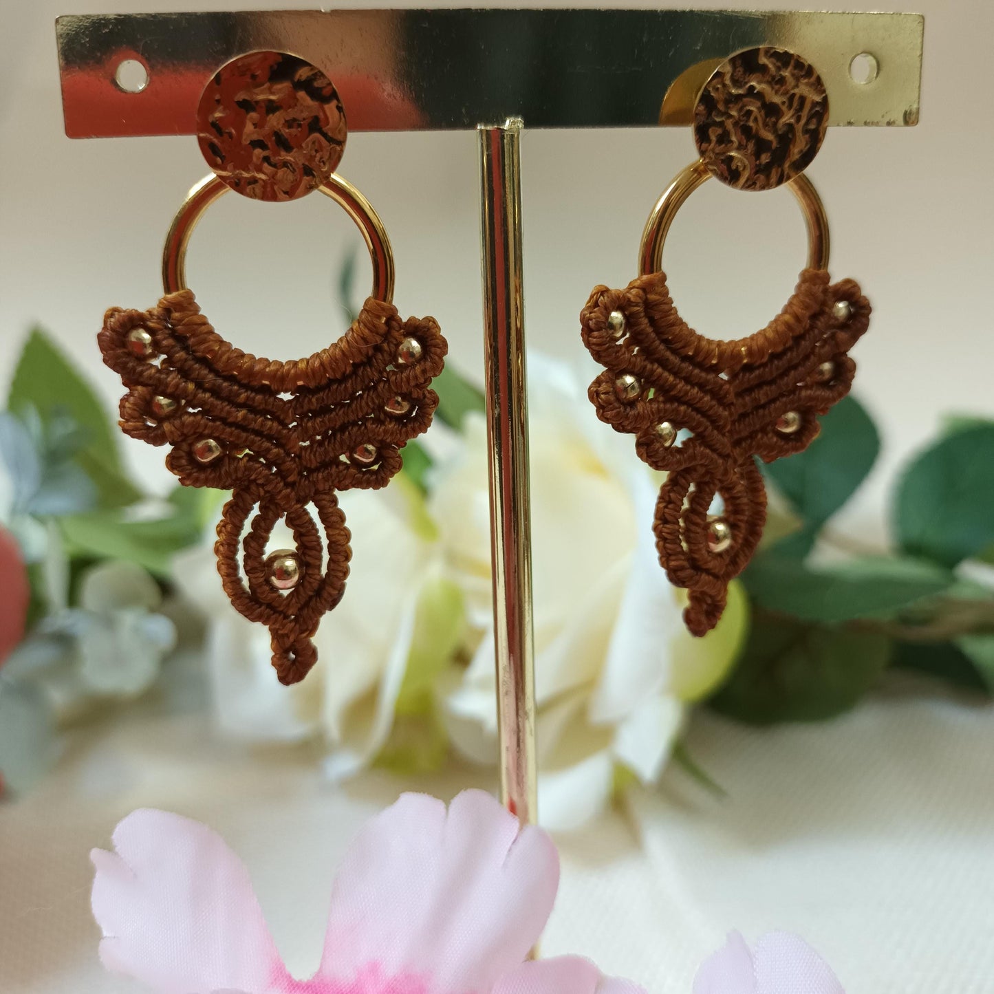 Boucles d’oreilles micro‑macramé - acier inox or - 6 × 3,2 cm