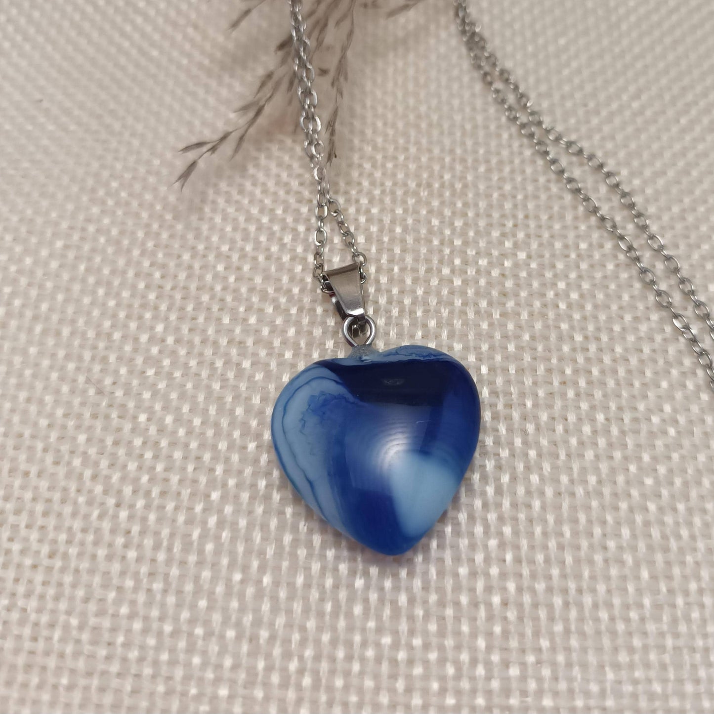 Pendentif cœur agate bleu 2 × 2 cm - chaîne acier inox argent
