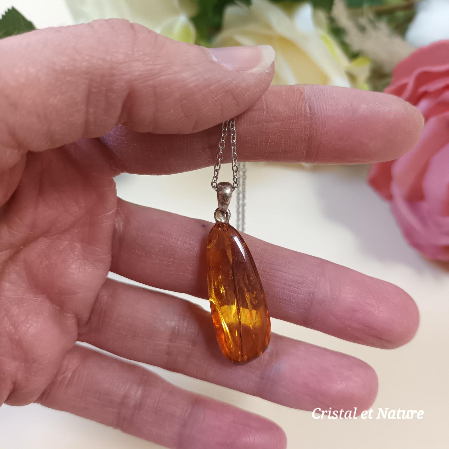 Pendentif ambre naturelle – 3 × 1,2 cm – chaîne acier inox argenté