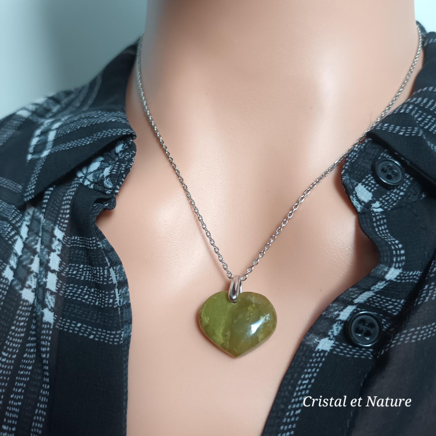 Pendentif cœur opale verte – chaîne acier inox argenté – 1,8 × 2 cm