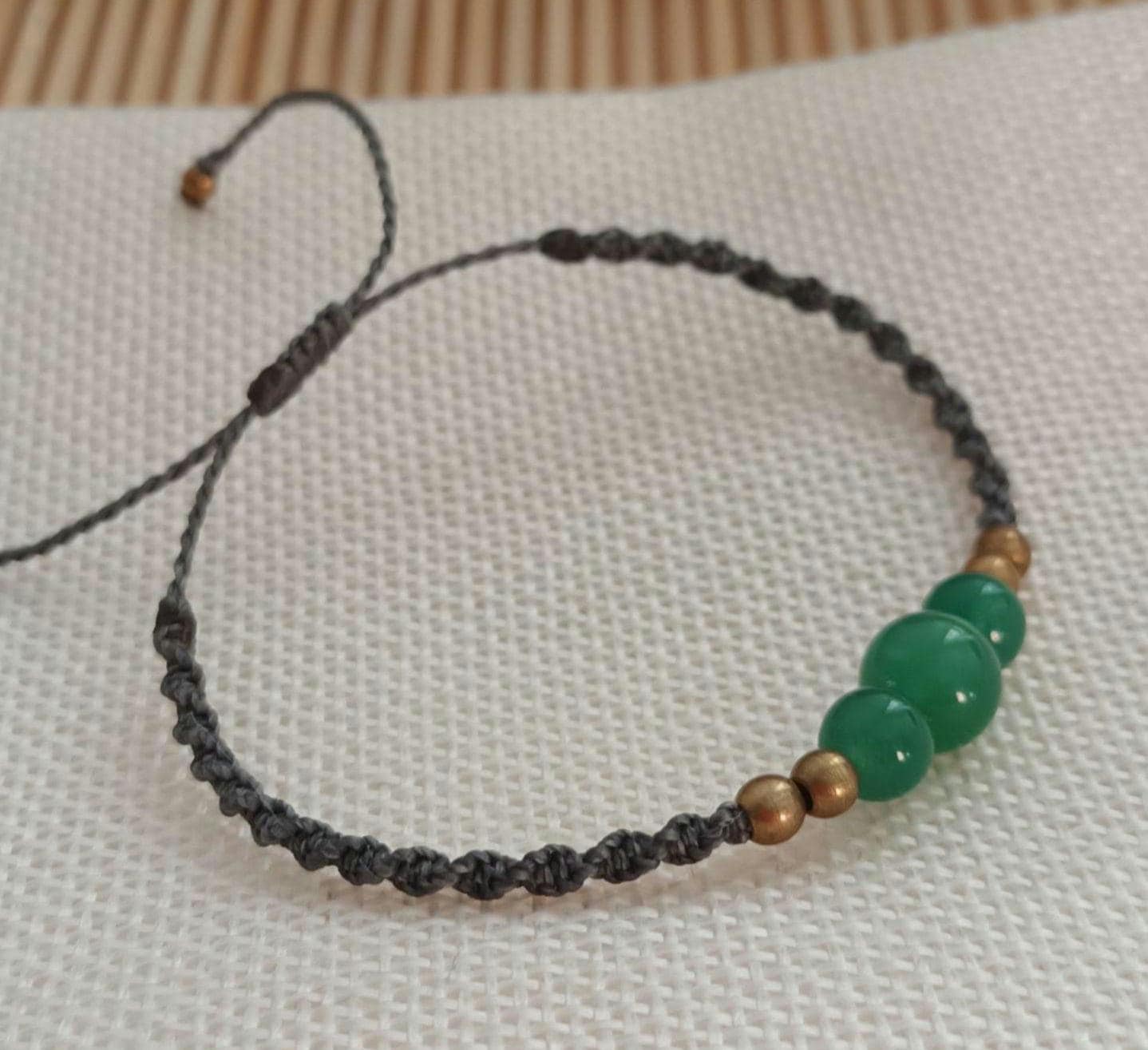 Bracelet micro‑macramé réglable – aventurine verte et laiton