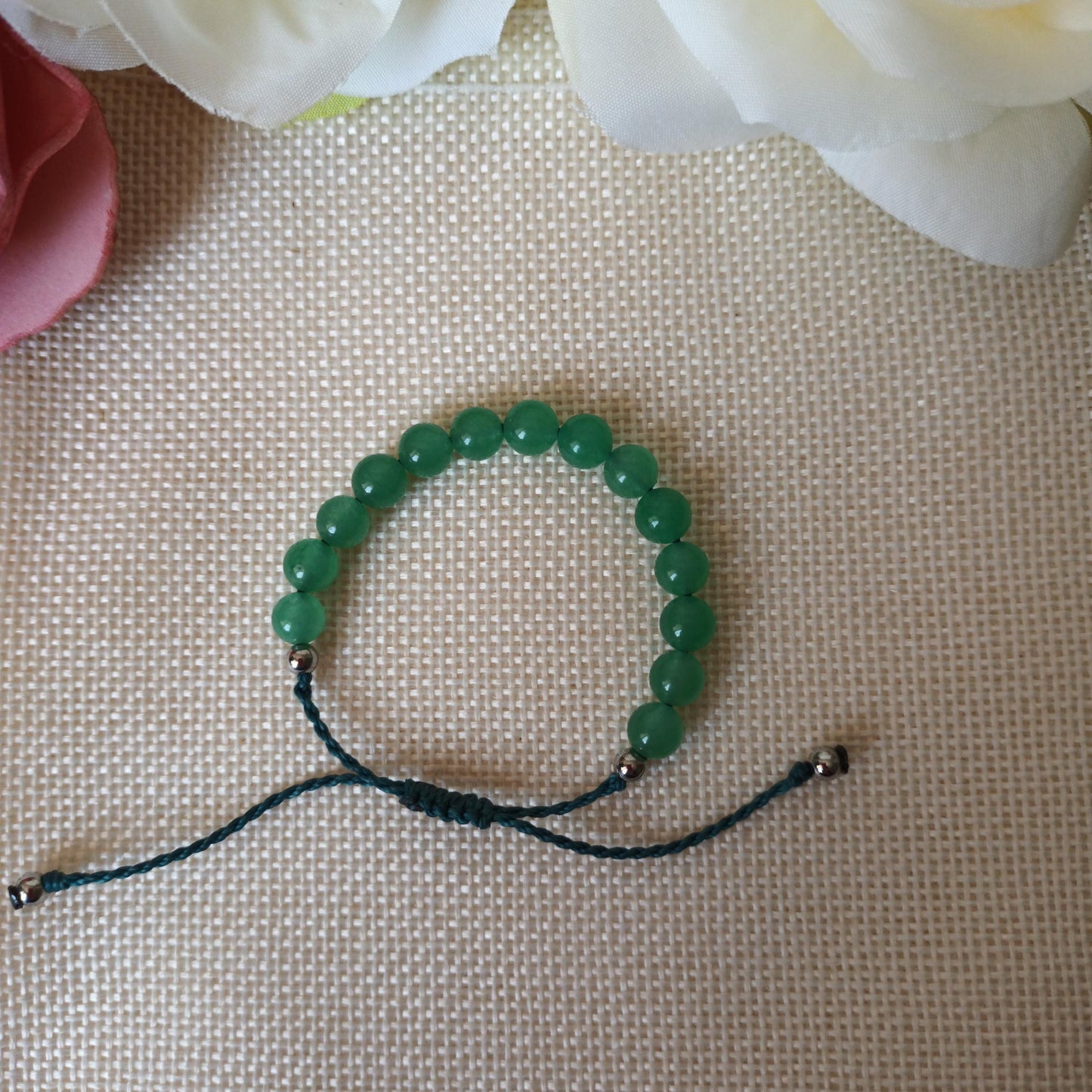 Bracelet enfant aventurine verte – perles 6 mm – macramé réglable