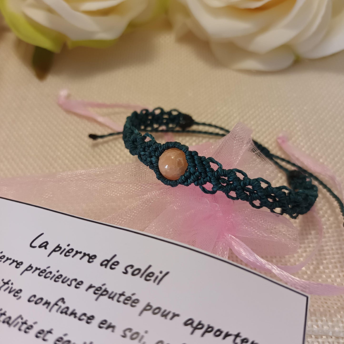 Bracelet pierre de soleil - micro-macramé - réglable