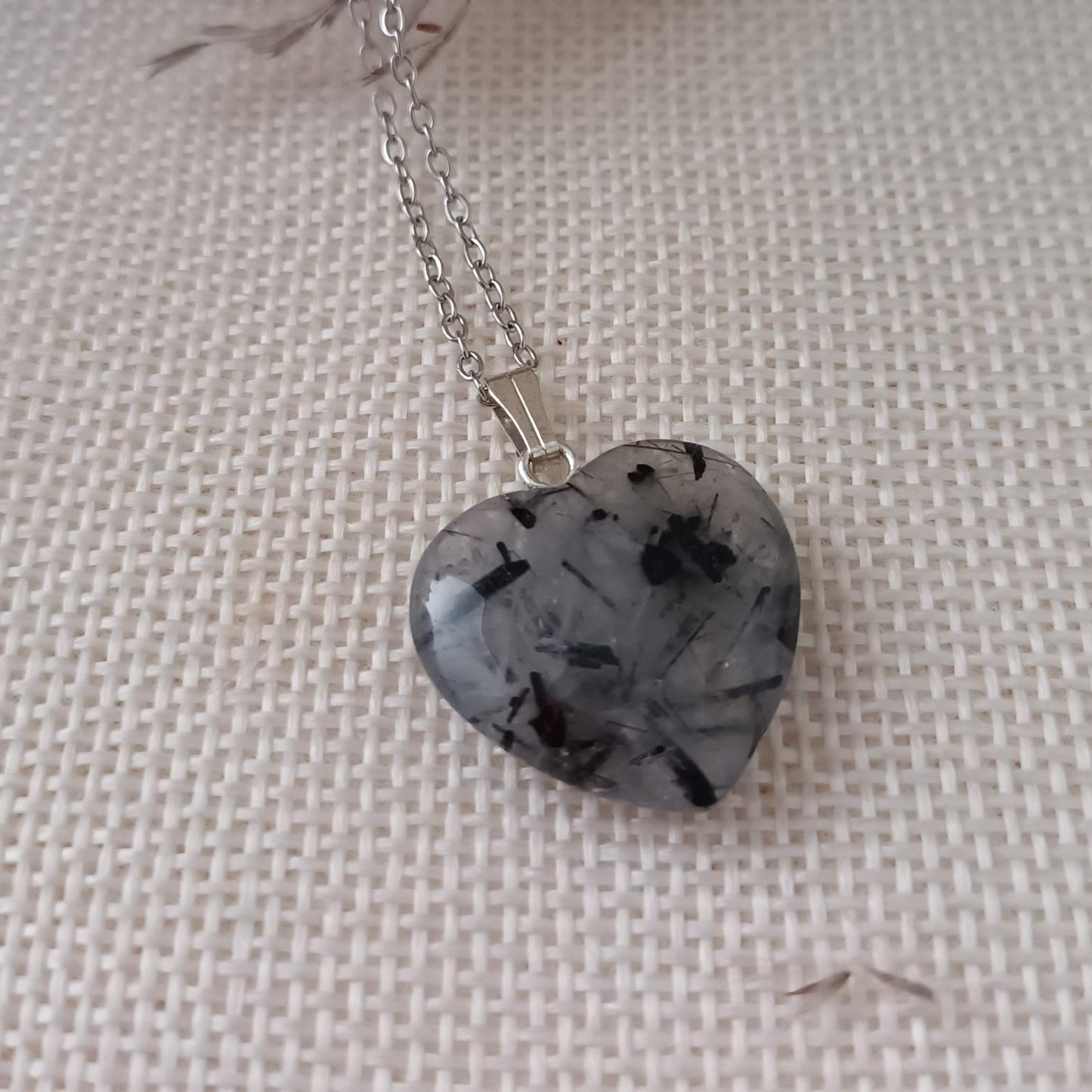 Pendentif cœur quartz tourmaline 2 × 2 cm - chaîne acier inox argent