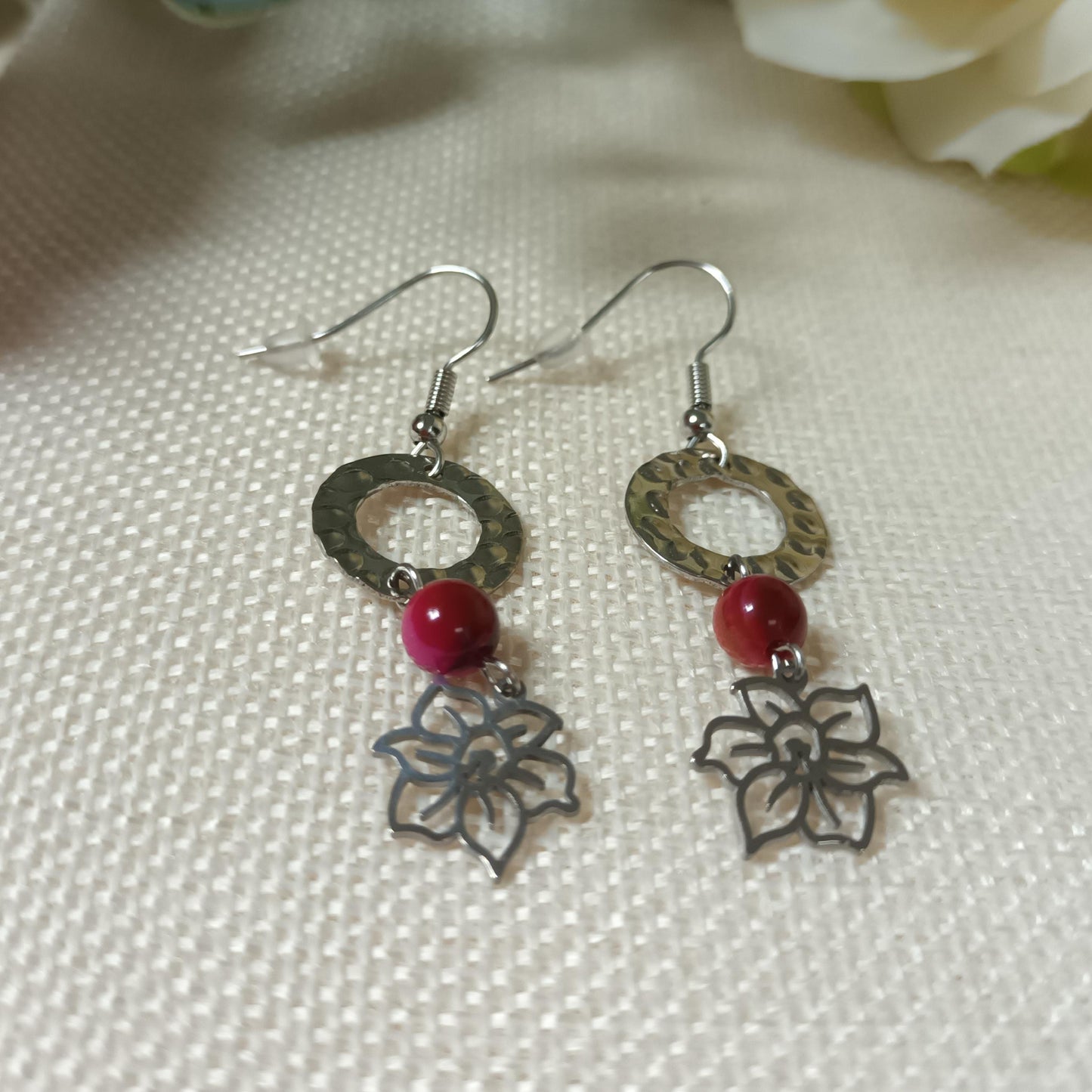 Boucles d’oreilles œil de tigre teinté - acier inox argent - 5,6 × 1,5 cm