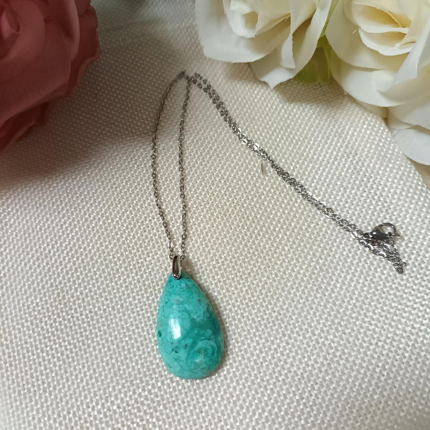 Pendentif turquoise du Pérou 3,4 × 1,9 cm - chaîne acier inox argent