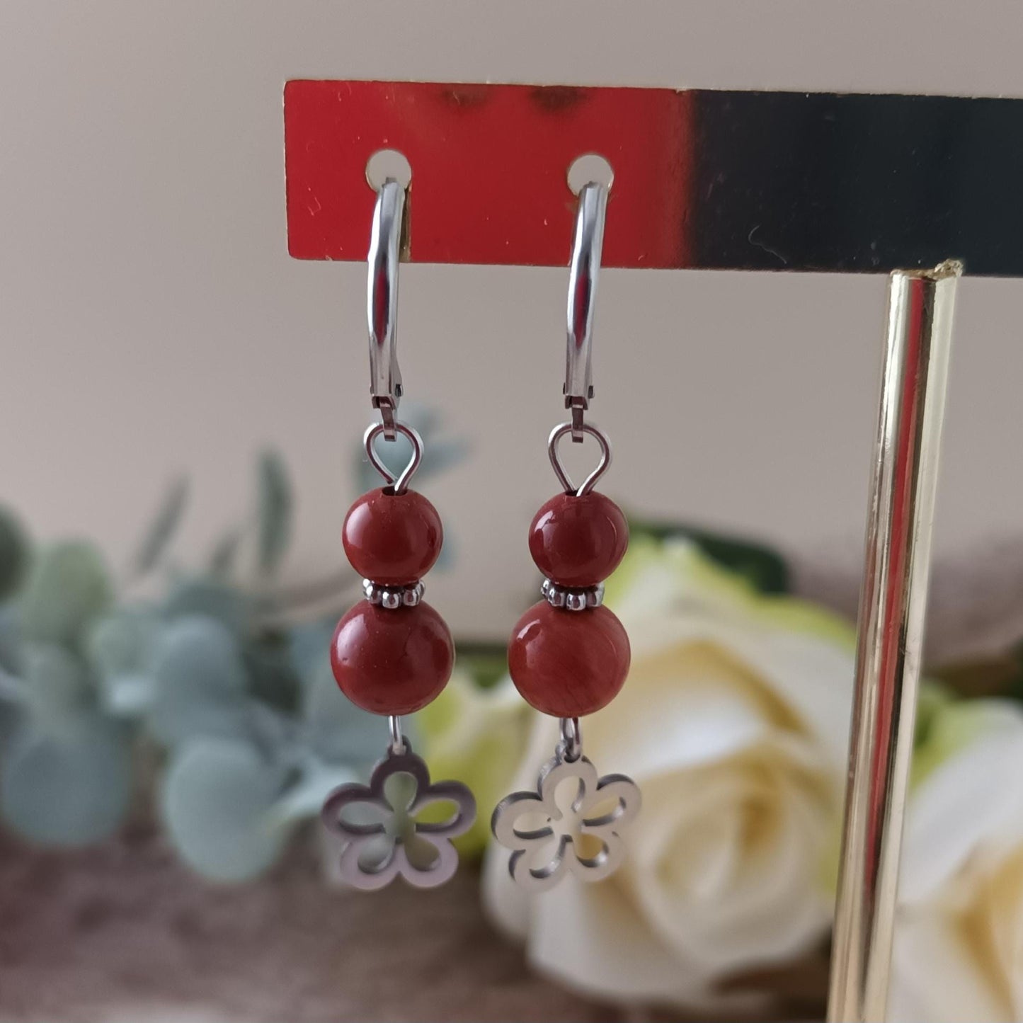 Boucles d’oreilles jaspe rouge - fleur acier inox - 4,6 × 1 cm