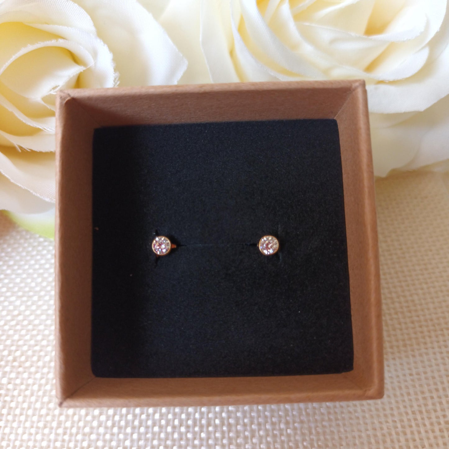 Clous d’oreilles acier inox doré 3 mm - oxyde de zirconium