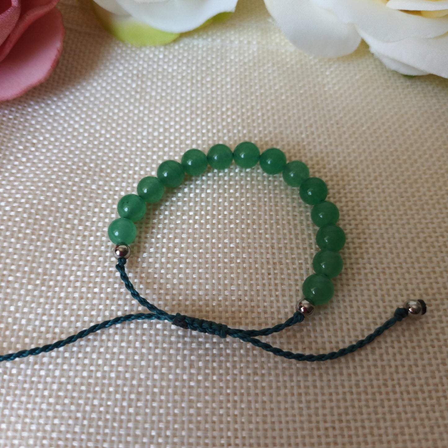 Bracelet enfant aventurine verte – perles 6 mm – macramé réglable