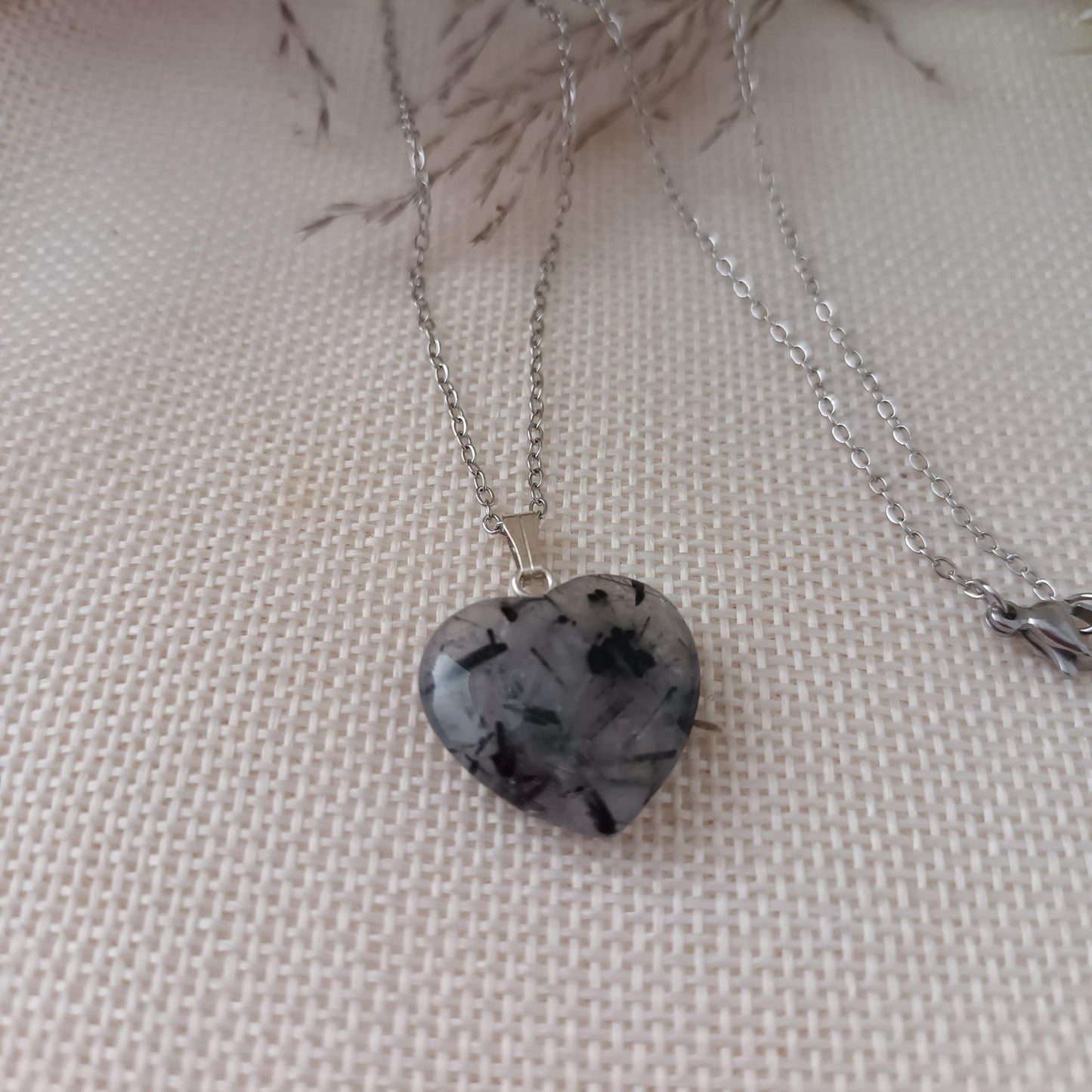 Pendentif cœur quartz tourmaline 2 × 2 cm - chaîne acier inox argent
