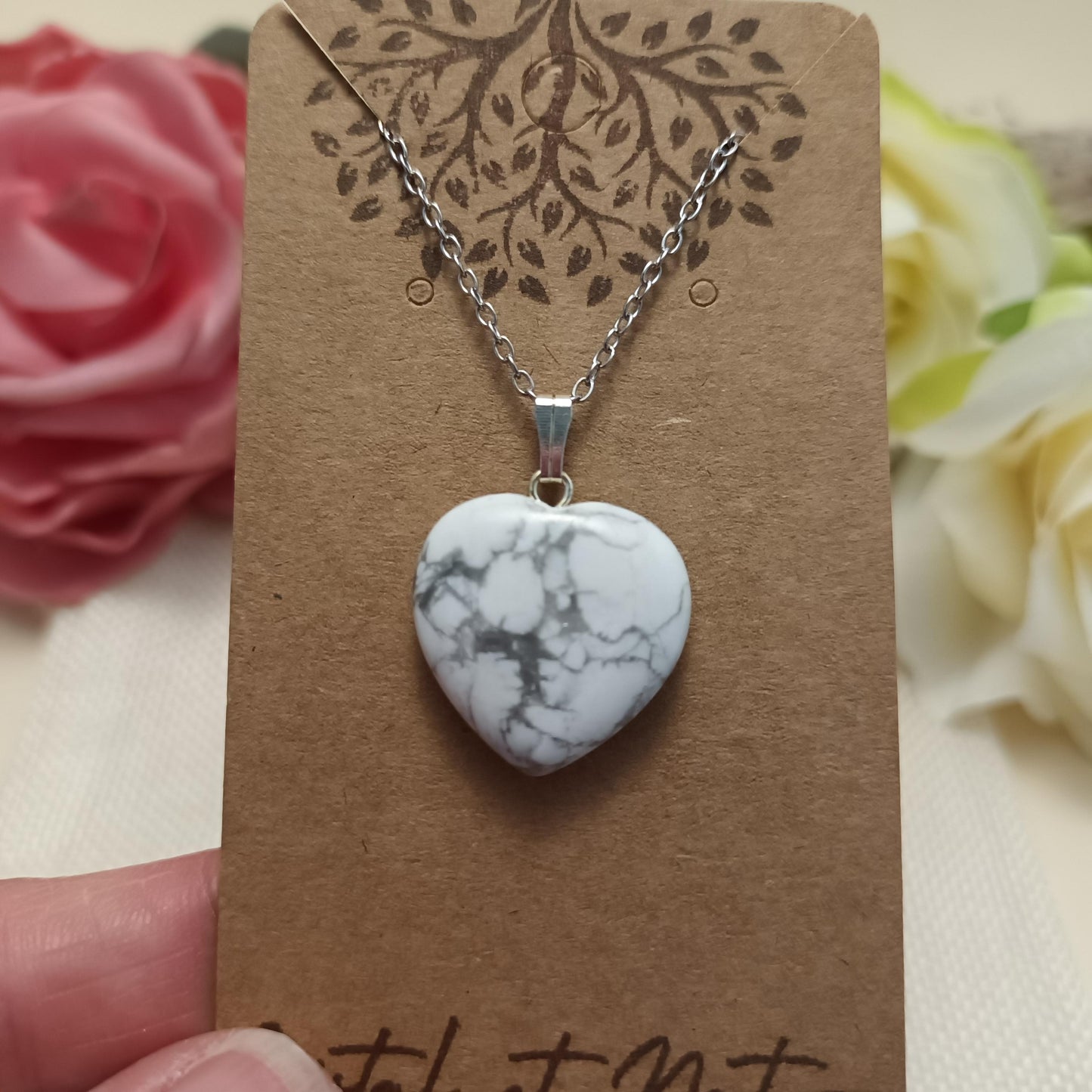Pendentif cœur howlite 2,2 × 2 cm - chaîne acier inox argent
