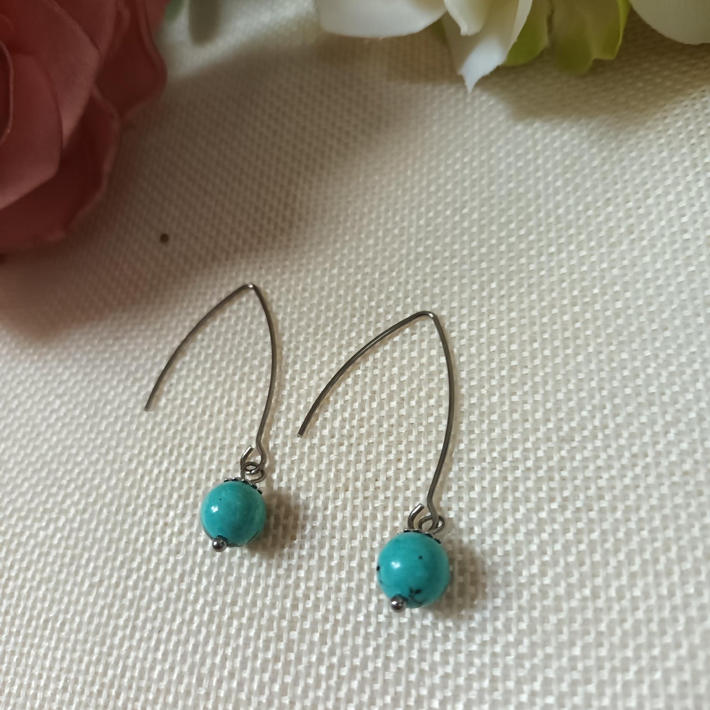 Boucles d’oreilles turquoise et acier inox - 4,5 × 0,8 cm