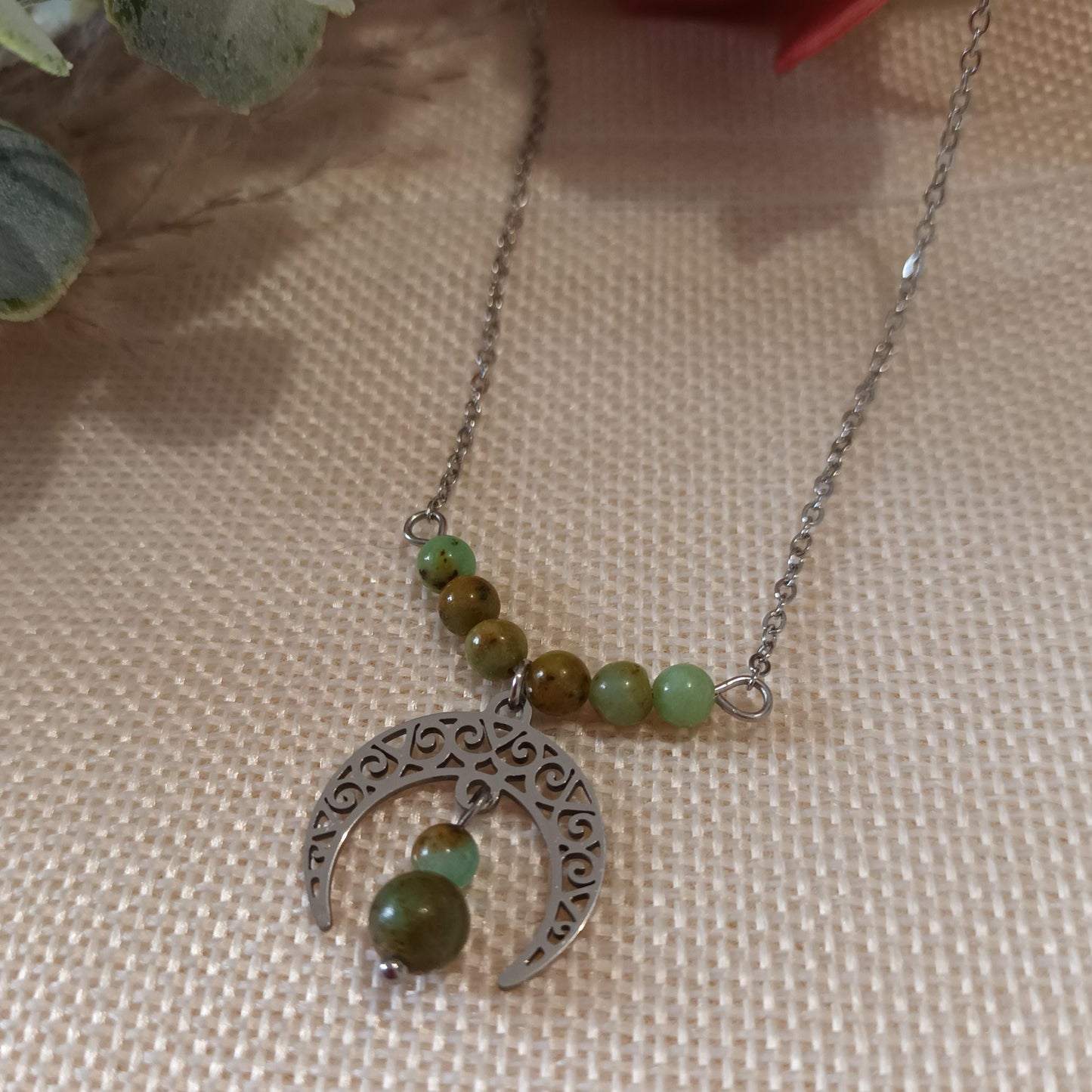 Collier turquoise de Mongolie – corne tribale argent 3,5 × 3,2 cm – perles 4 & 6 mm – acier inox