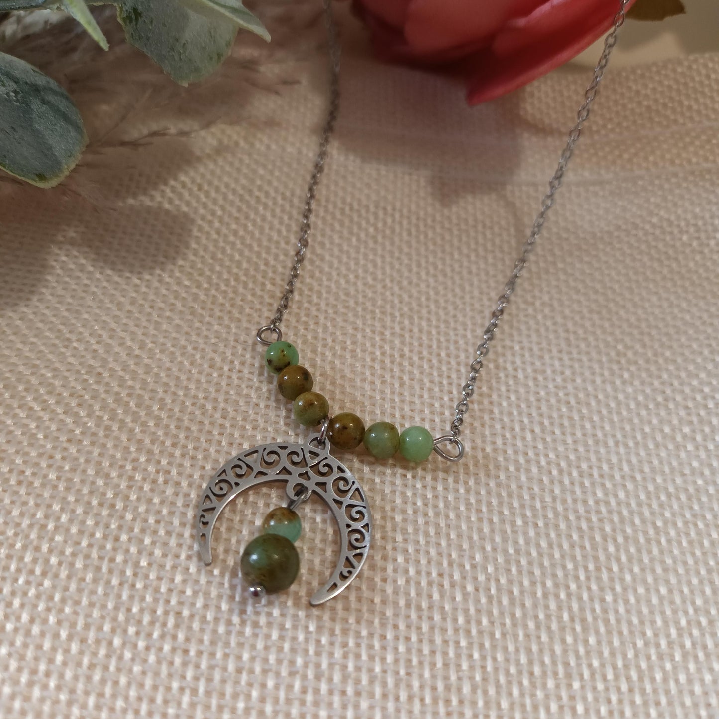 Collier turquoise de Mongolie – corne tribale argent 3,5 × 3,2 cm – perles 4 & 6 mm – acier inox