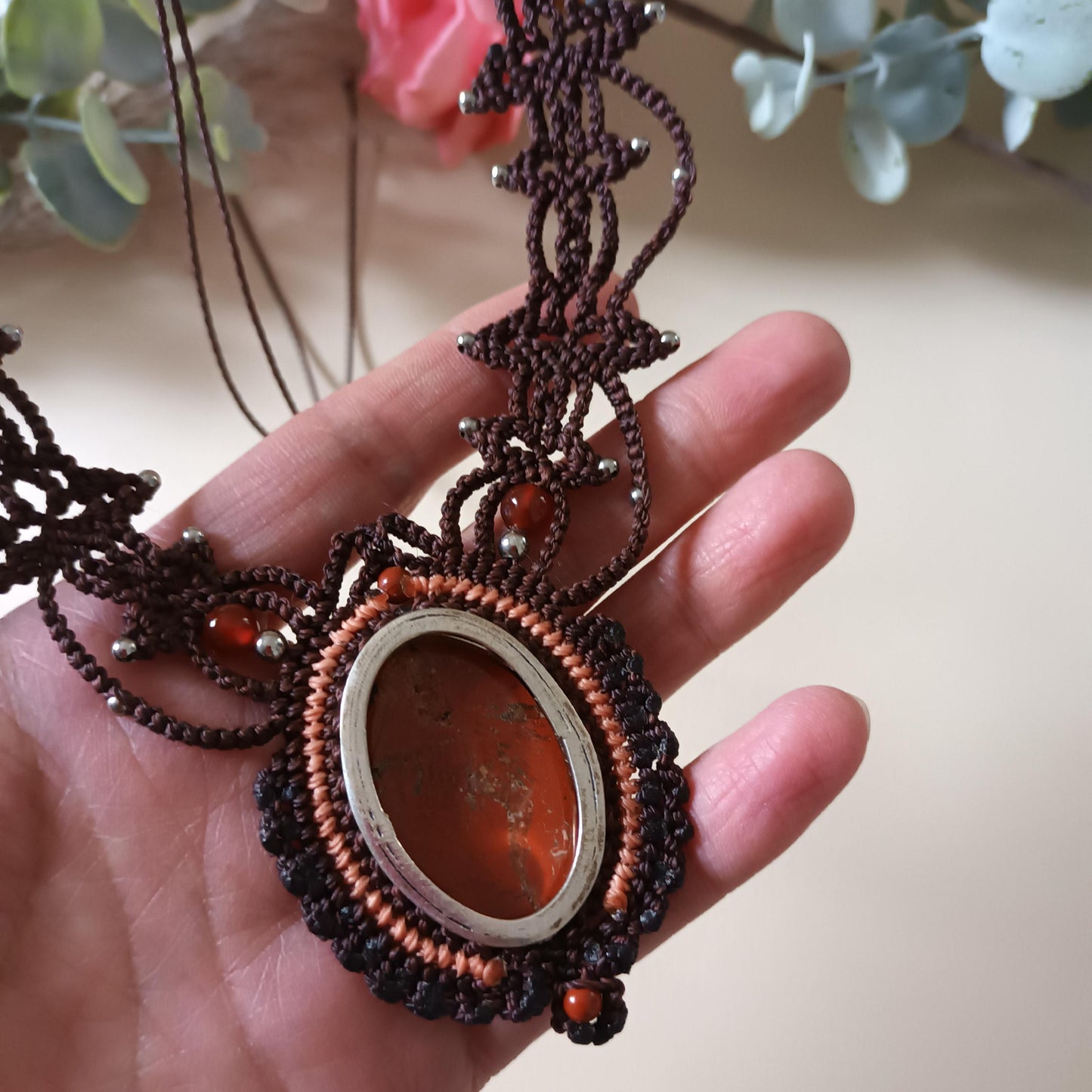 Collier micro‑macramé jaspe rouge et cornaline – pierre 3,7 × 2,3 cm