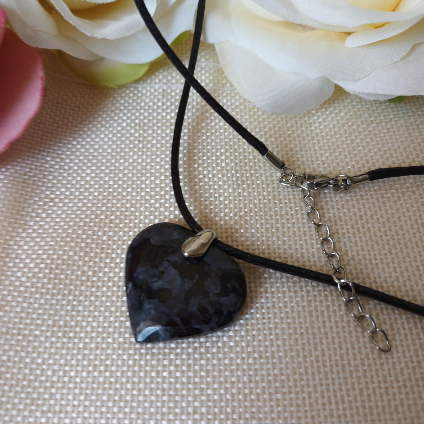 Pendentif cœur gabbro – cordon réglable