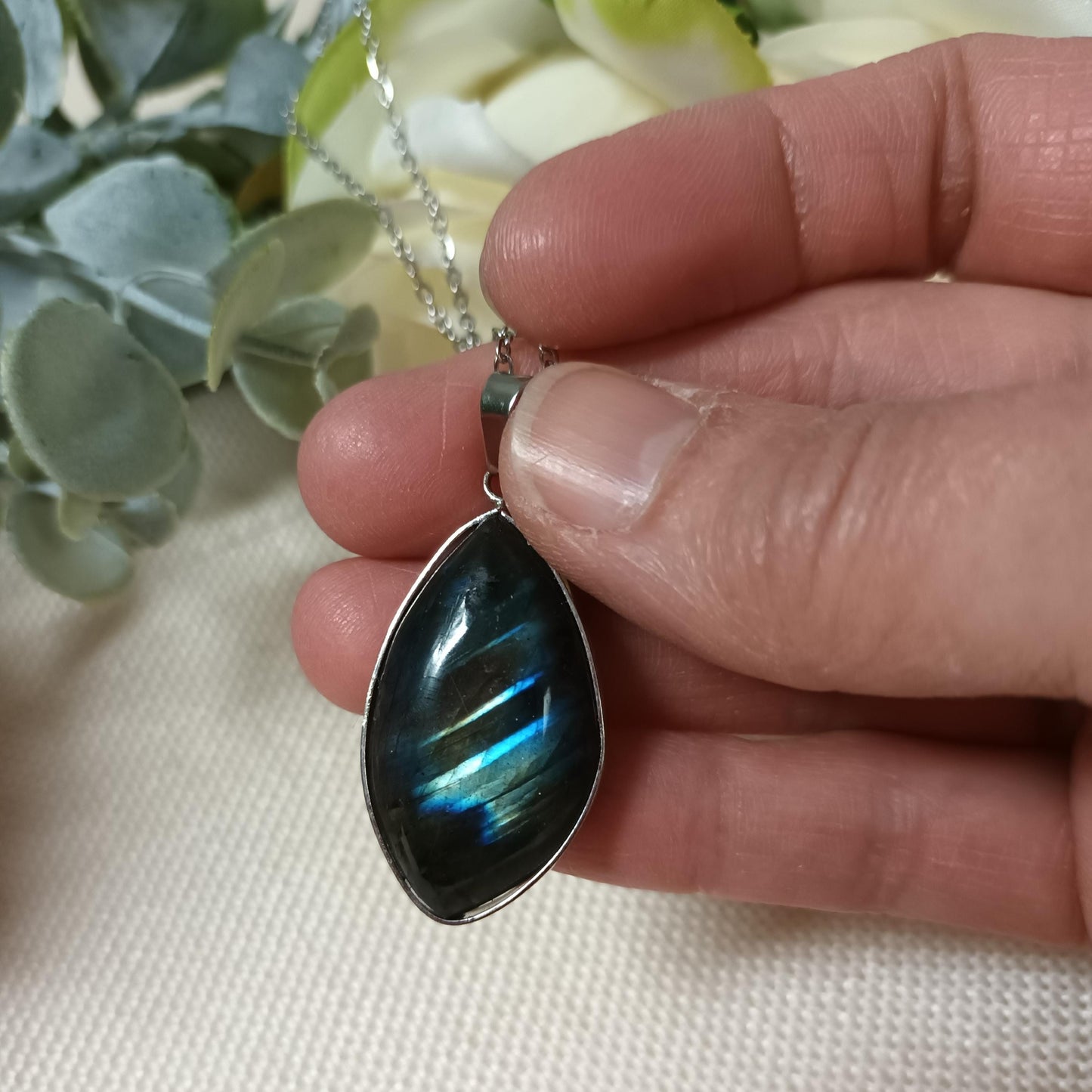 Pendentif labradorite sertie – collier acier inoxydable argenté – 3,5 × 2 cm