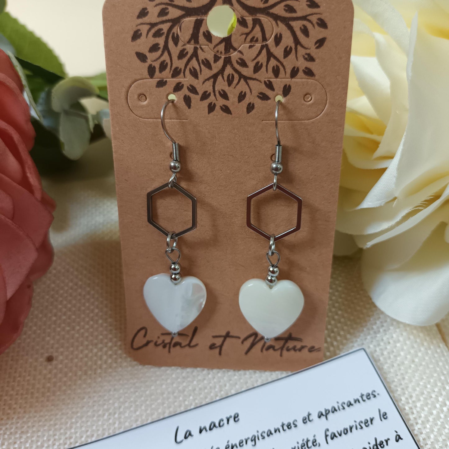 Boucles d’oreilles pendantes cœur nacre et acier inox - 5,8 × 1,5 cm