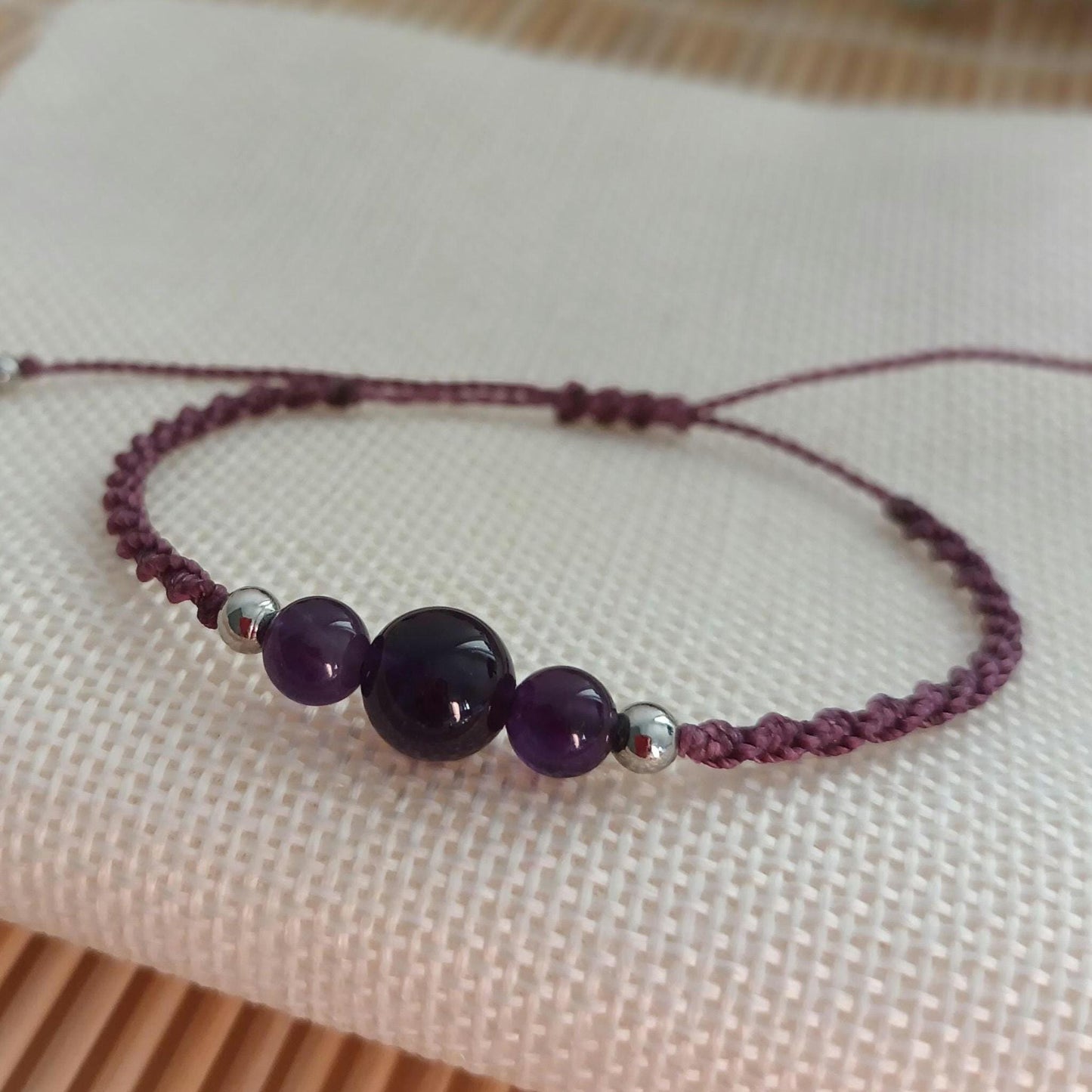 Bracelet micro‑macramé améthyste – perles 8 mm et 6 mm – ajustable