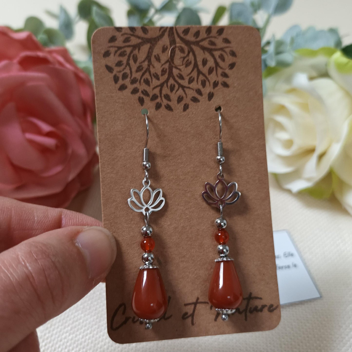 Boucles d’oreilles cornaline – lotus acier inox argent – 6 × 1 cm