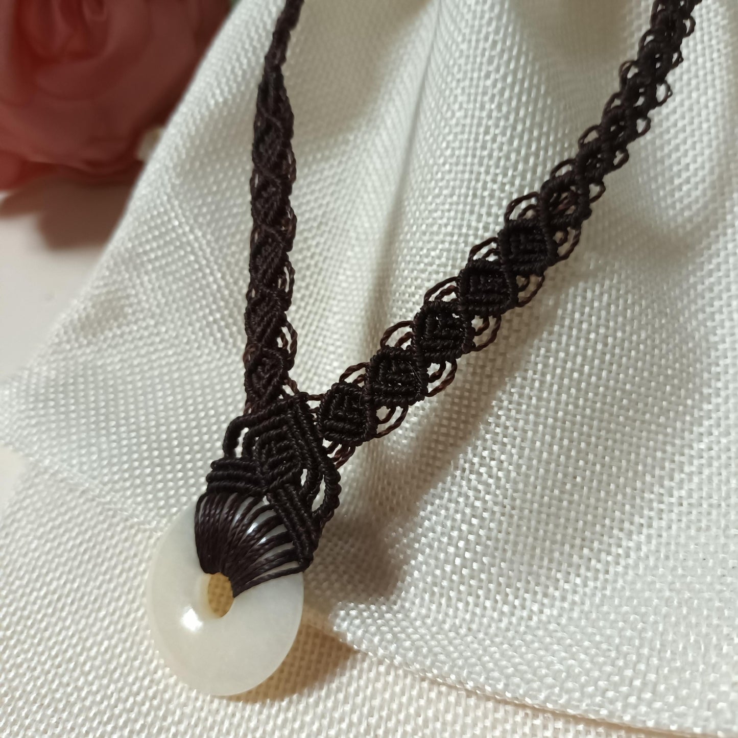 Collier donut calcite jaune 3 cm – micro‑macramé - réglable