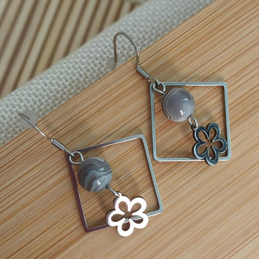 Boucles d’oreilles agate Botswana – acier inox argenté – 4,3 × 2,7 cm