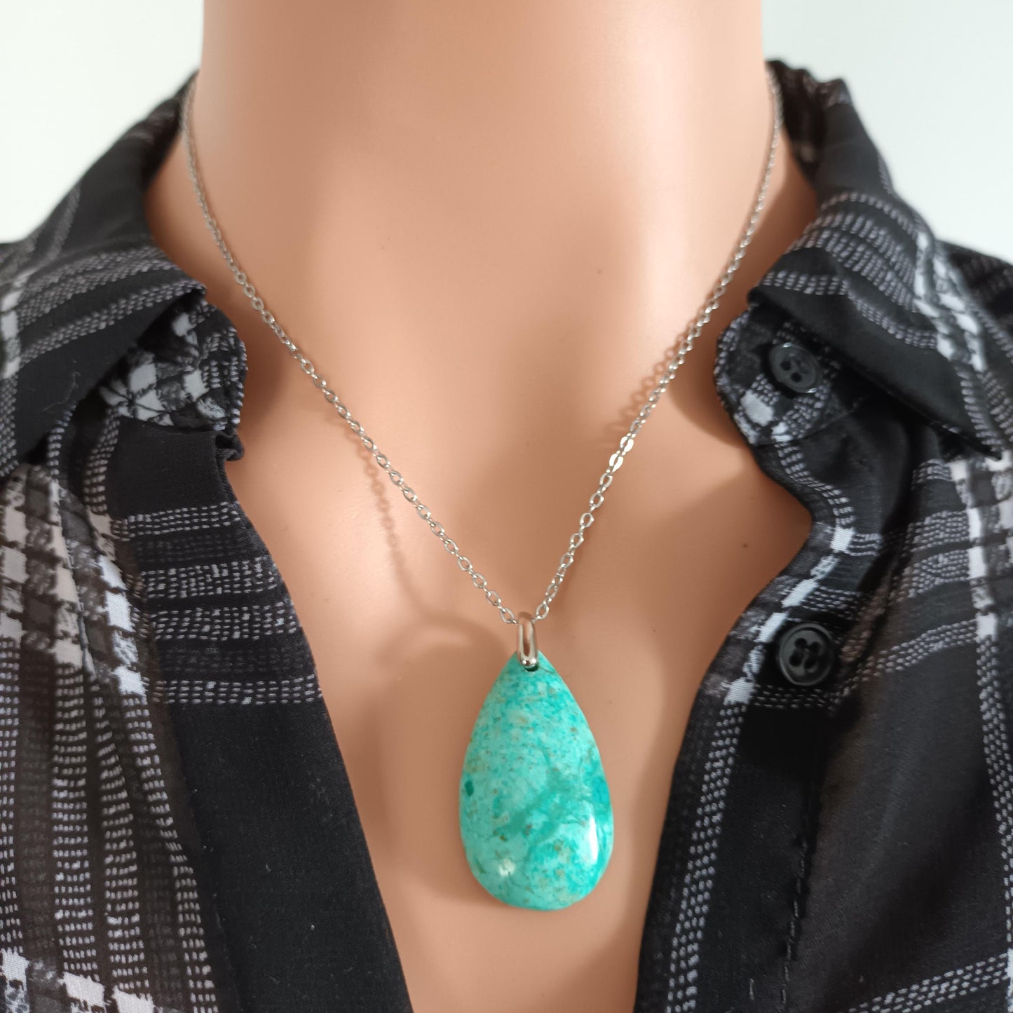 Pendentif turquoise du Pérou 3,4 × 1,9 cm - chaîne acier inox argent