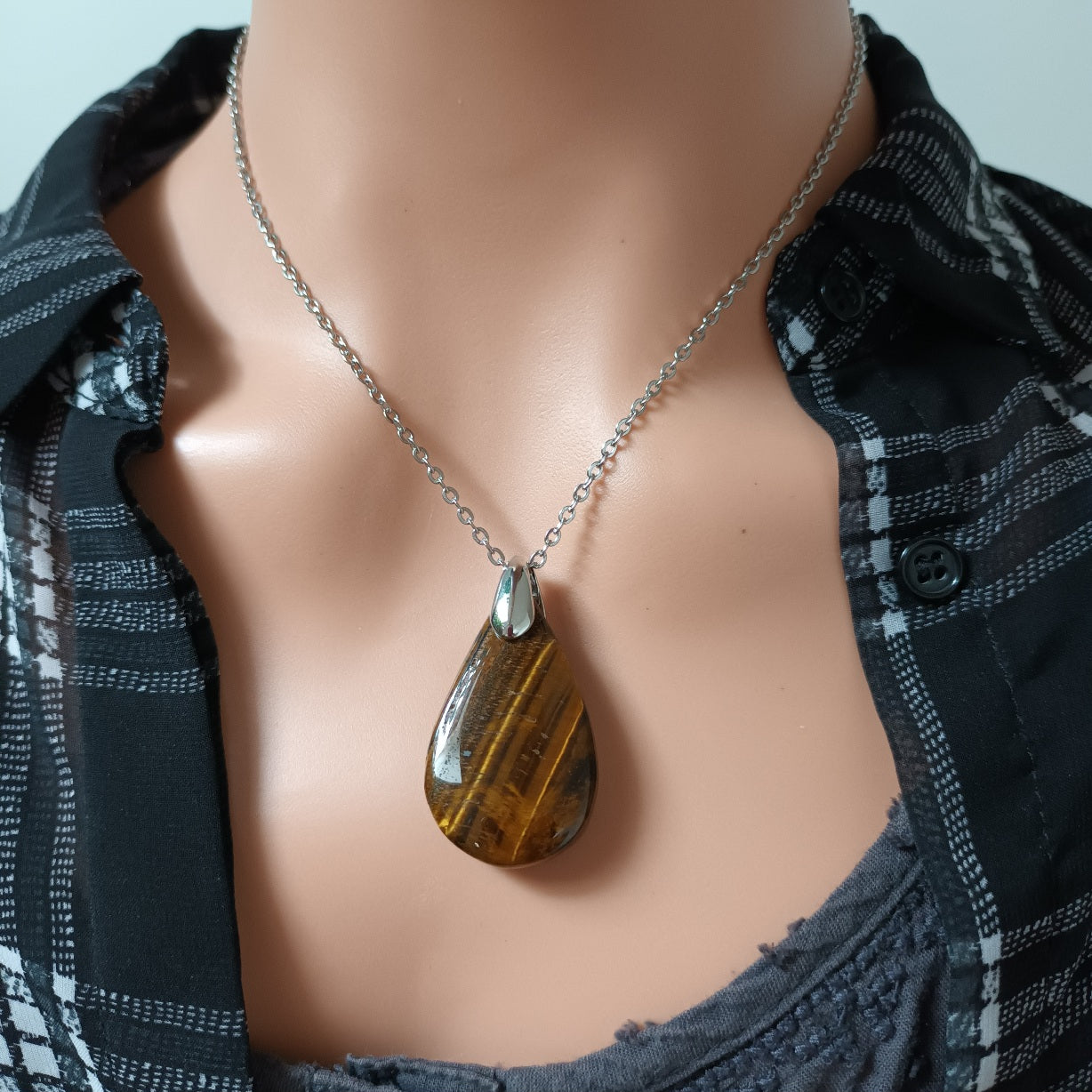 Pendentif œil de tigre - 4 × 2,7 cm - chaîne acier inox argenté