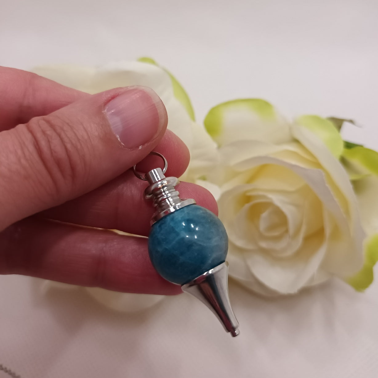 Pendule divinatoire sphère apatite bleue - radiesthésie - pierre naturelle