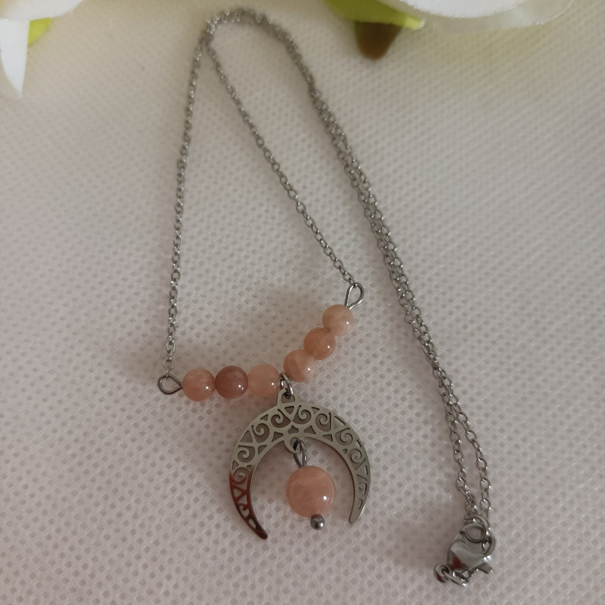 Collier pierre de lune rose - corne tribale 3,5 x 3,2 cm - perles 4 & 6 mm - acier inox argent