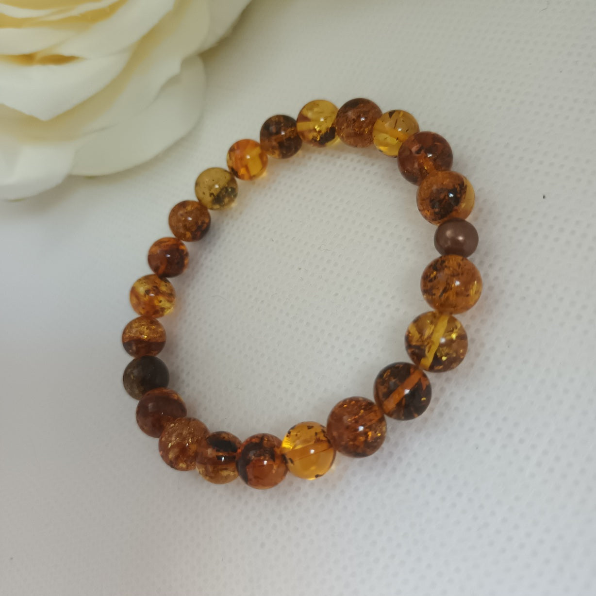 Bracelet ambre naturel 8 mm - perle laiton - élastique 15 cm