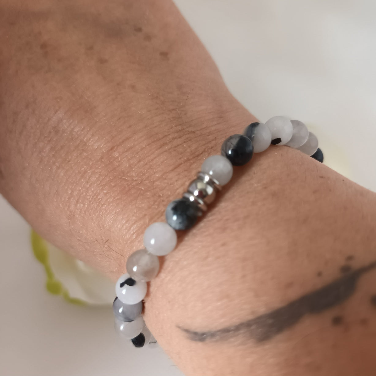 Bracelet quartz tourmaline 6 mm - perle acier inox - élastique 16 cm