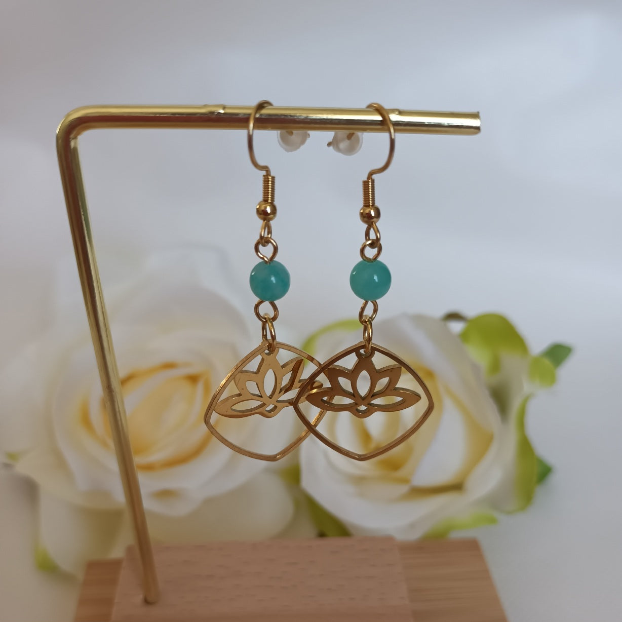 Boucles d’oreilles amazonite du Pérou & fleur de lotus - acier inoxydable - 5,4 × 2,2 cm