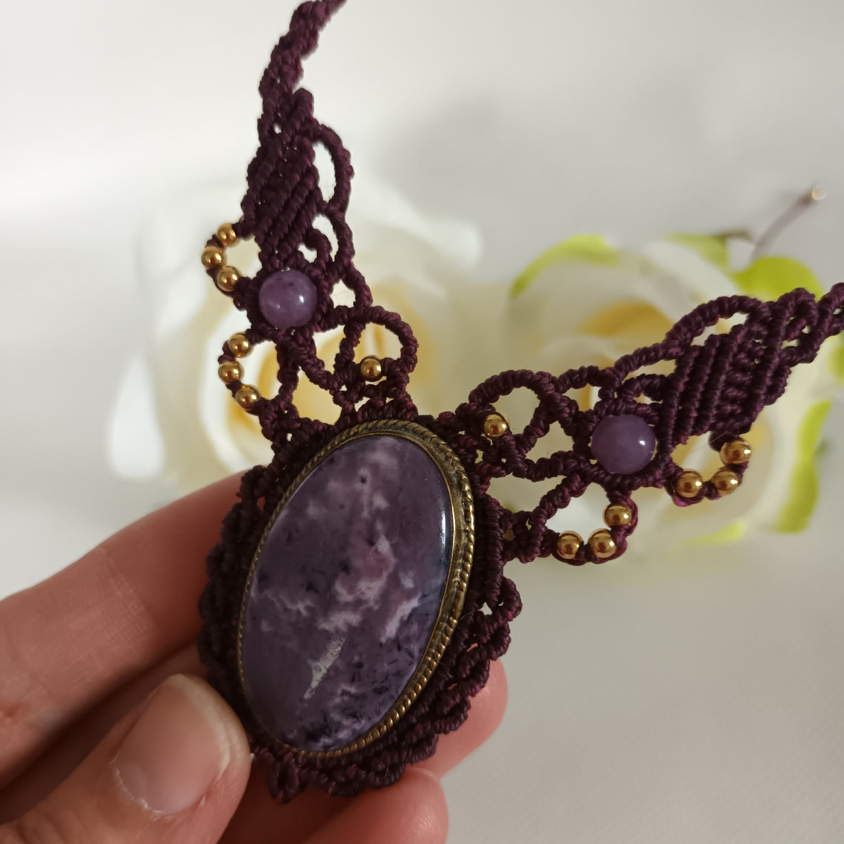 Collier charoïte & lépidolite - micro‑macramé - réglable