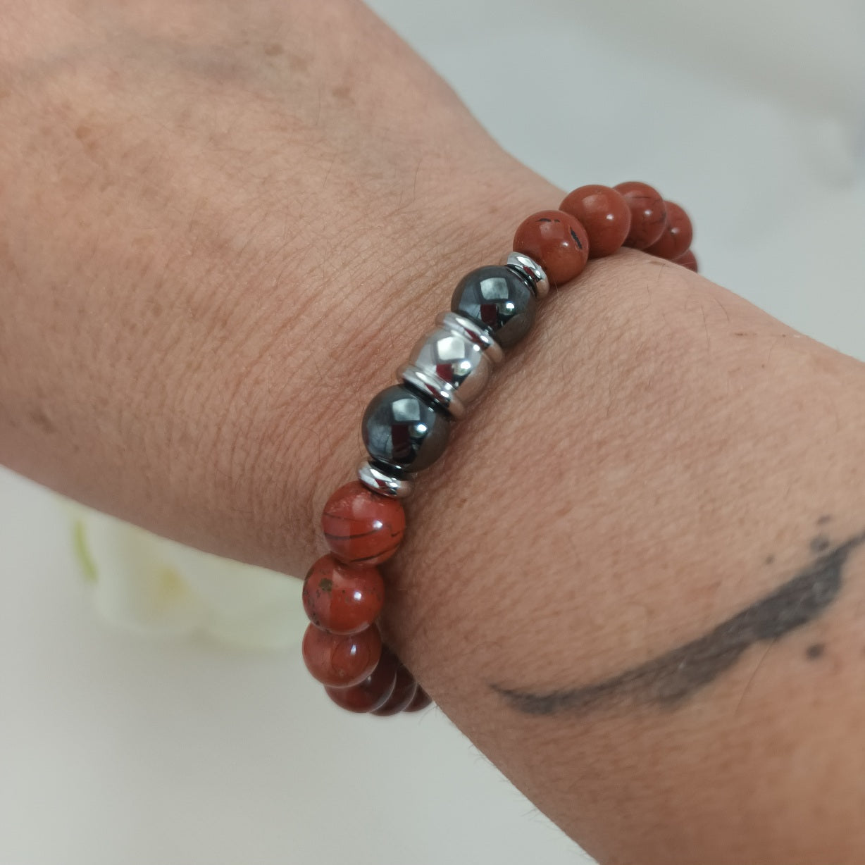 Bracelet jaspe rouge et hématite magnétique 8 mm - perles acier inox - élastique 16 cm