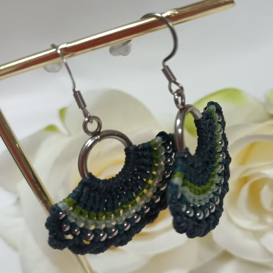 Boucles d’oreilles micro‑macramé - acier inoxydable - 5 × 4 cm