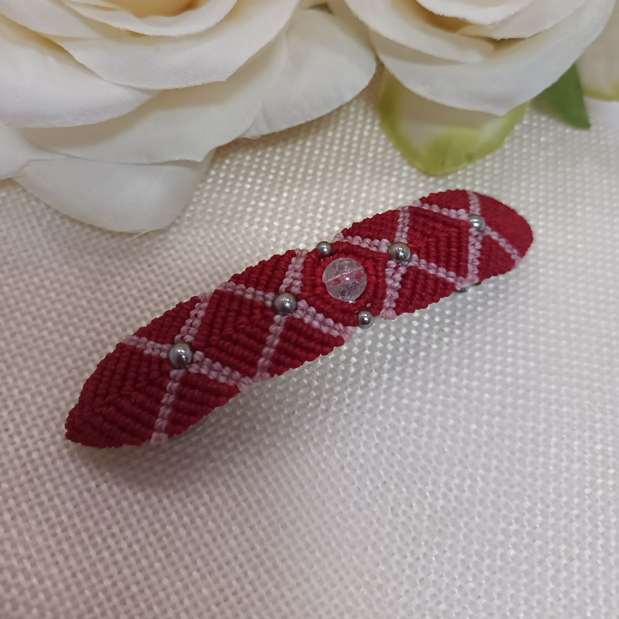 Barrette micro‑macramé & cristal de roche