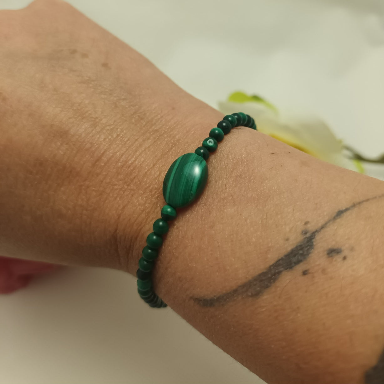 Bracelet malachite 4 mm - perle ovale - élastique 16 cm