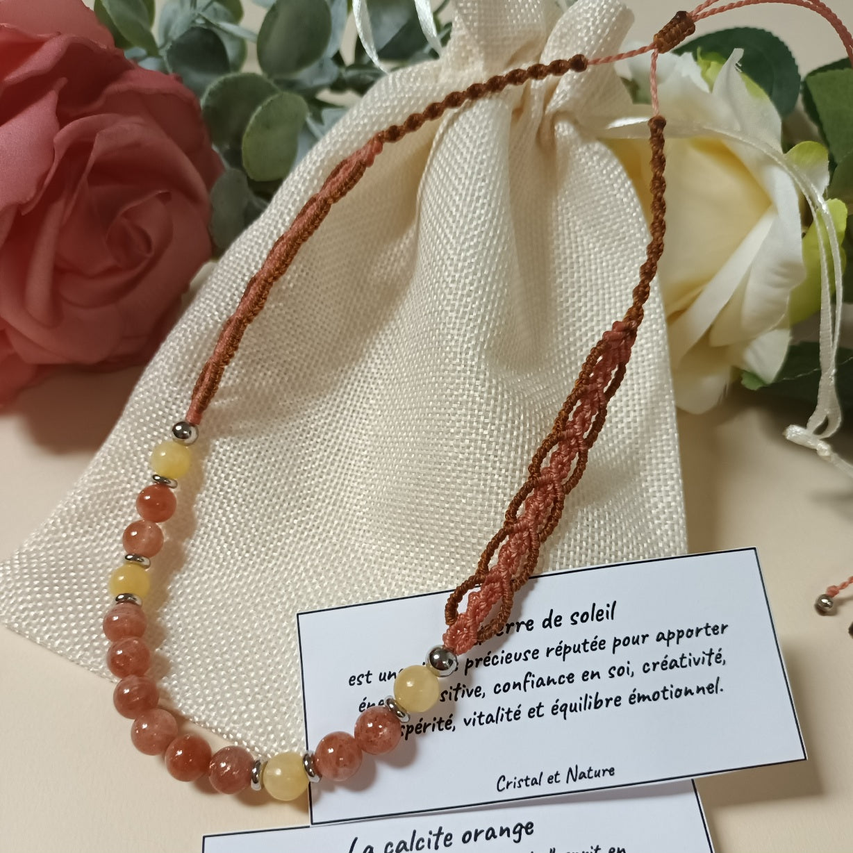 Collier pierre de soleil et calcite orange - micro‑macramé - réglable