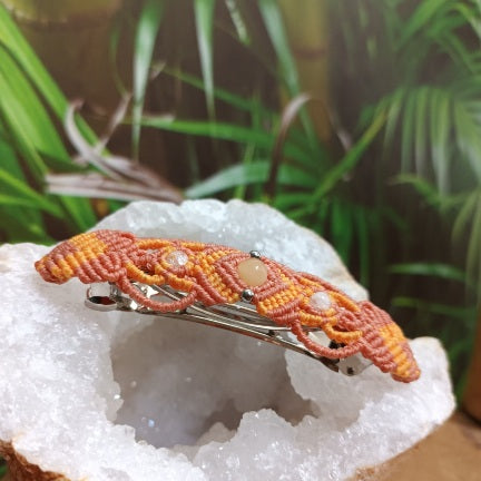 Barrette micro‑macramé et calcite orange