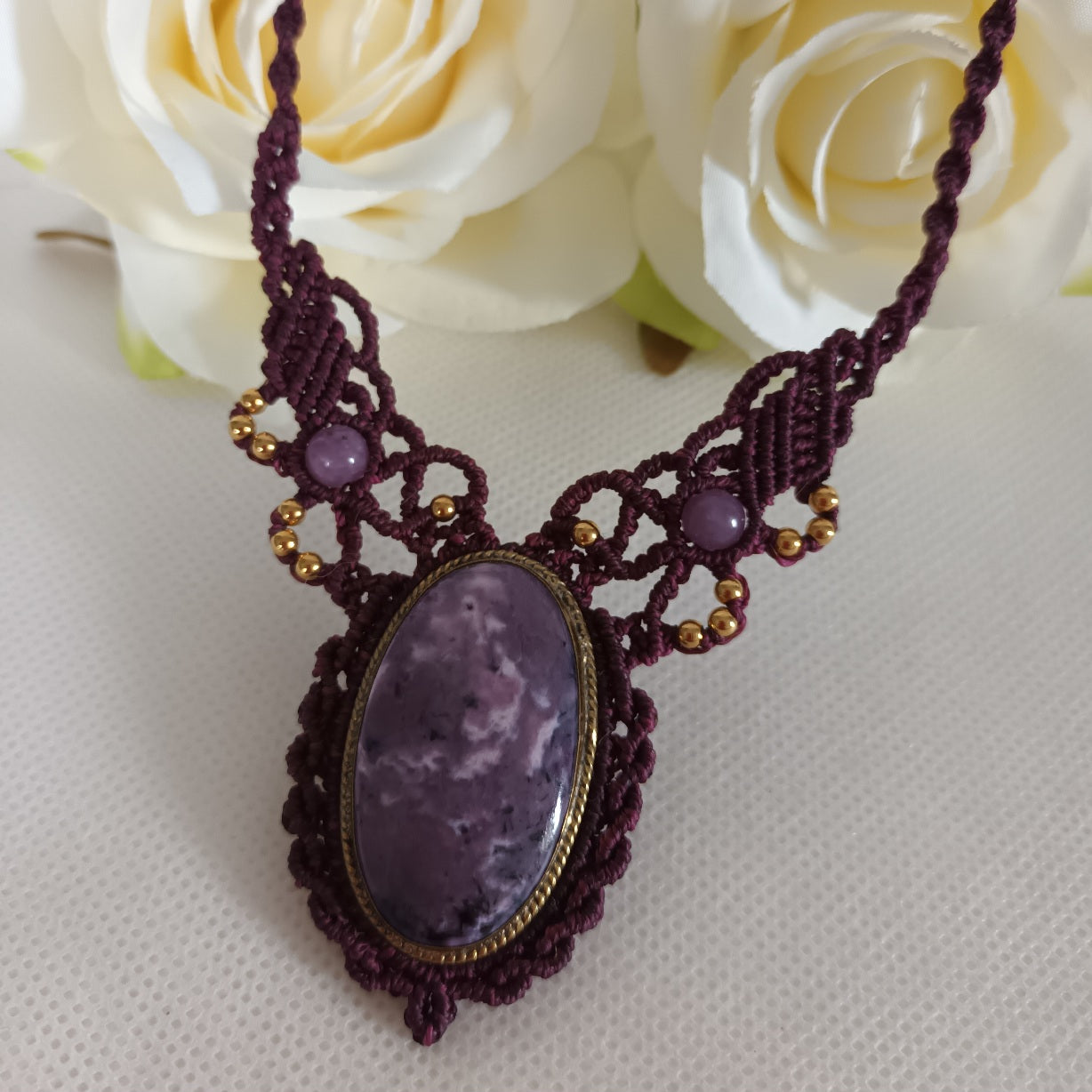 Collier charoïte & lépidolite - micro‑macramé - réglable