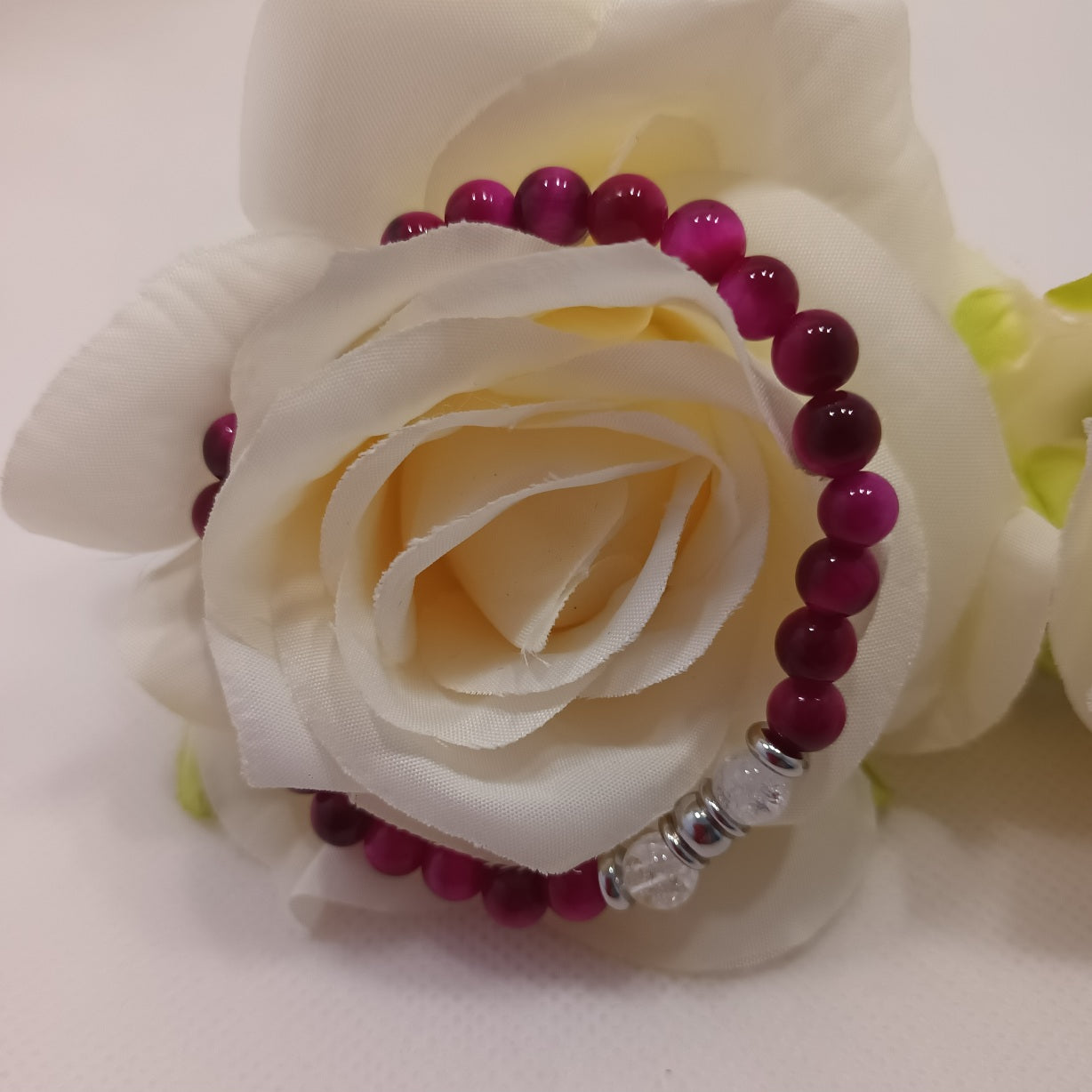 Bracelet œil de tigre teinté rose & cristal de roche 6 mm - perles acier inox - élastique 16 cm