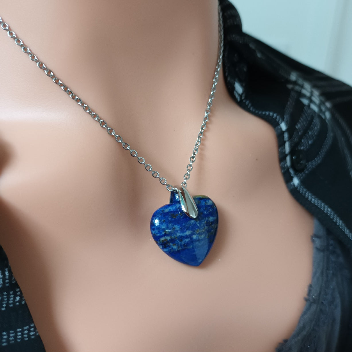 Pendentif cœur lapis‑lazuli - 2,3 × 2,4 cm - chaîne acier inox argent
