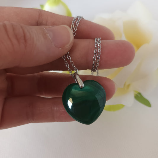 Pendentif cœur en malachite - chaîne acier inox - 2,2 cm