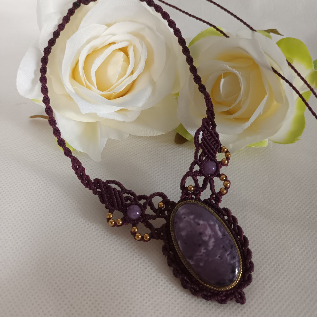 Collier charoïte & lépidolite - micro‑macramé - réglable