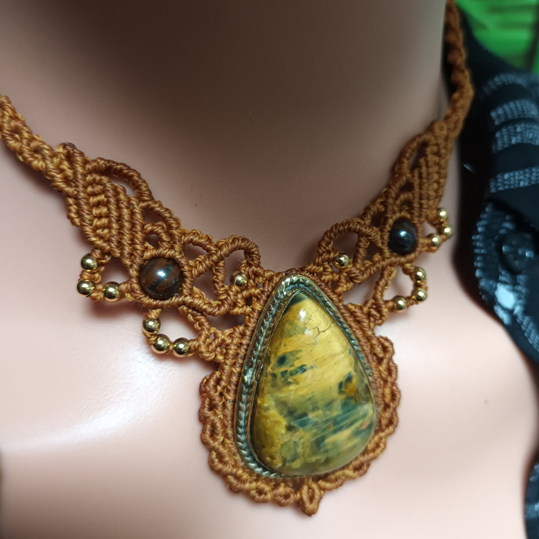 Collier piétersite & œil de fer - micro‑macramé - réglable