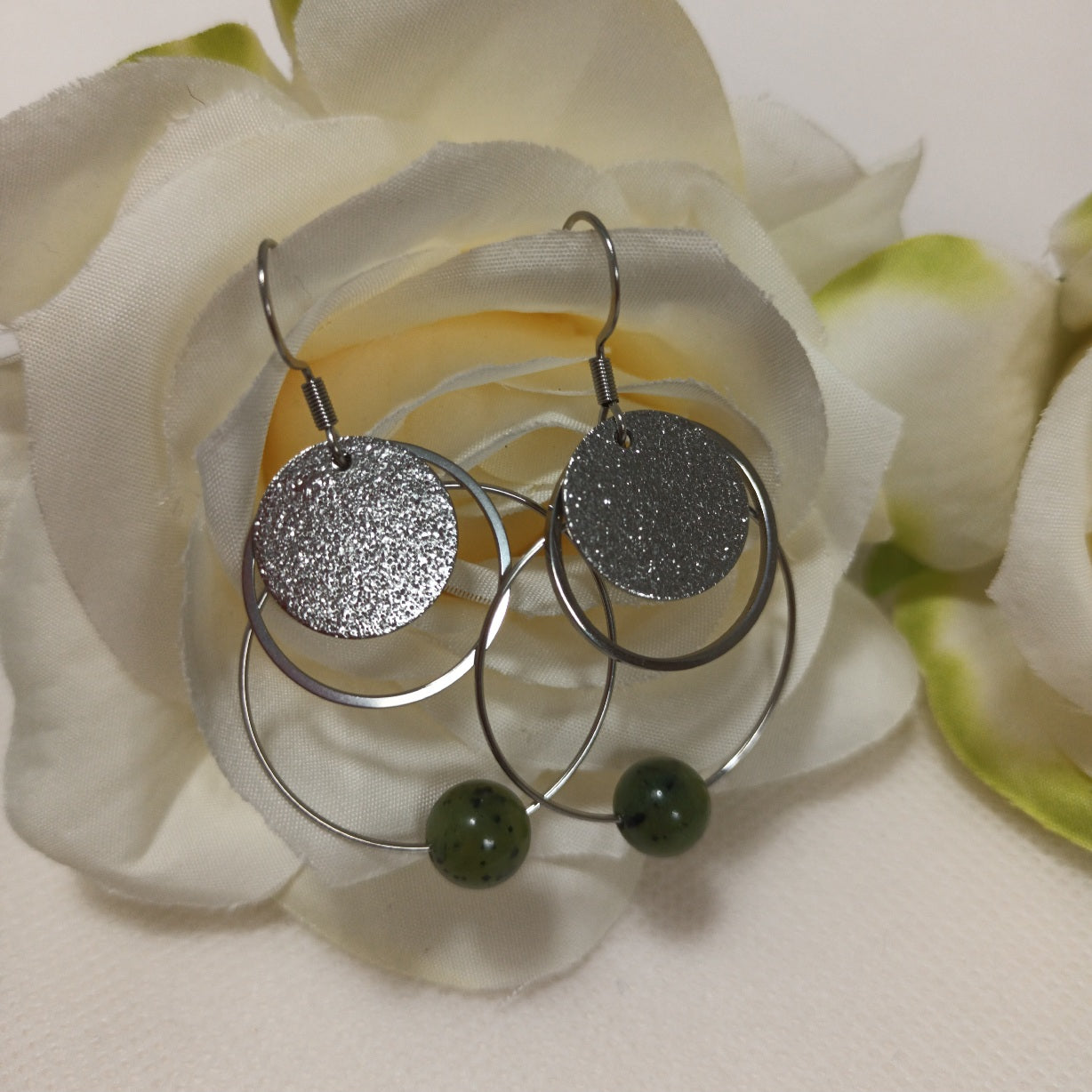 Boucles d’oreilles jade néphrite - acier inoxydable - 5,4 × 3 cm